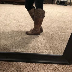 Corral boots distressed look size 7